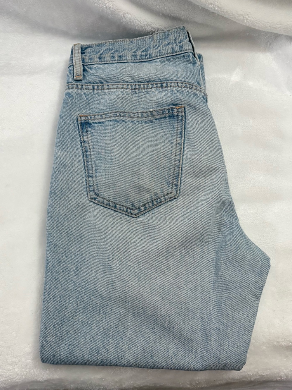 Light Wash Women’s Jeans - Classic Pocket Style